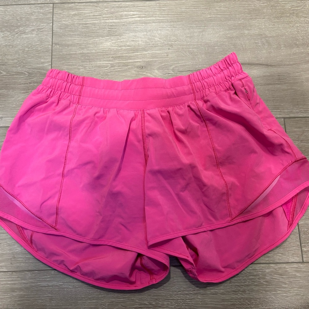 Lululemom shorts in sonic pink